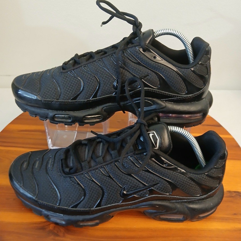 Nike Air Max Plus Mens 10 Black Running Shoes Sneakers 604133-050